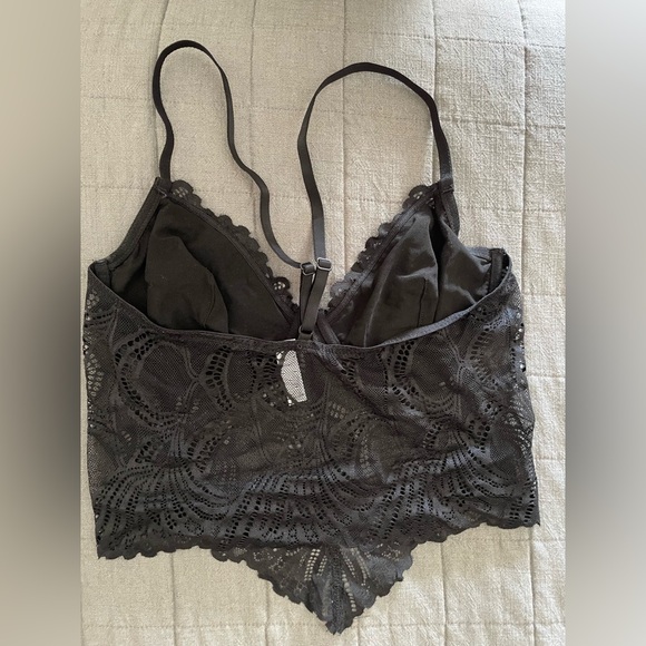 Elegant Black Lace Bralette - Picture 4 of 6